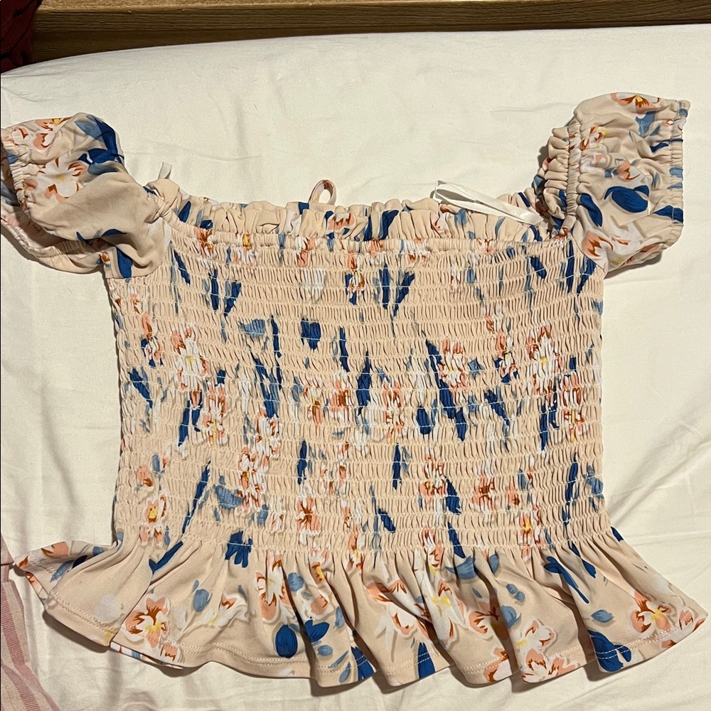 BCBGeneration Off-Shoulder Short Top - Picture 2 of 6